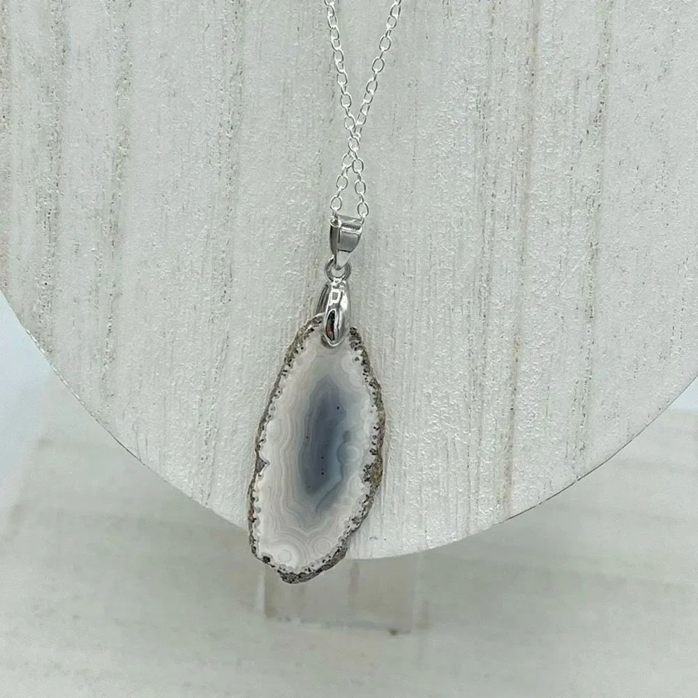 White agate crystal slice pendant necklace golden wrap gold tone chain 24” - Picture 8 of 11